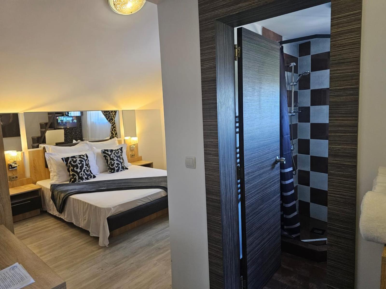 Theline Hotel Букурещ Екстериор снимка