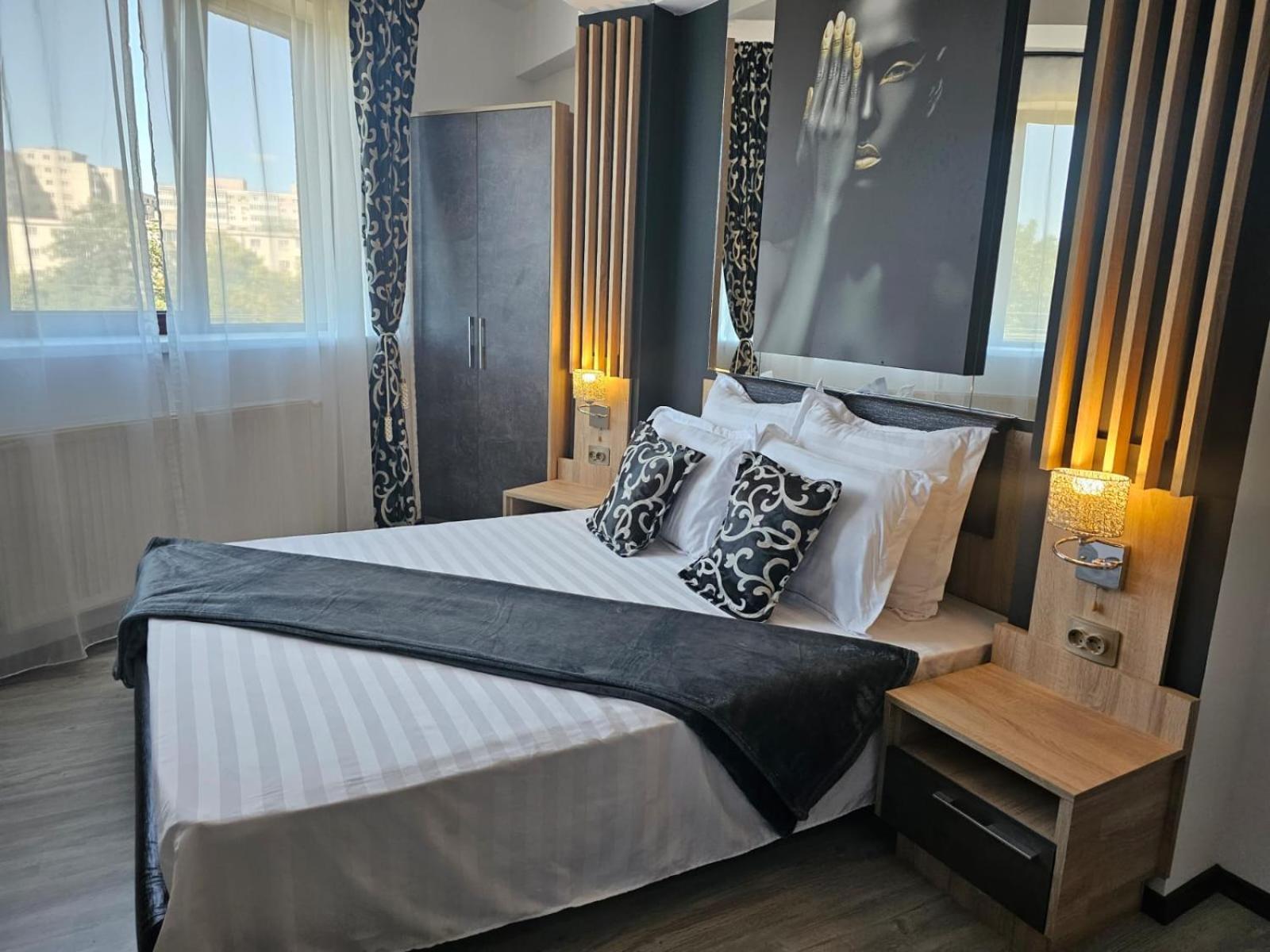 Theline Hotel Букурещ Екстериор снимка