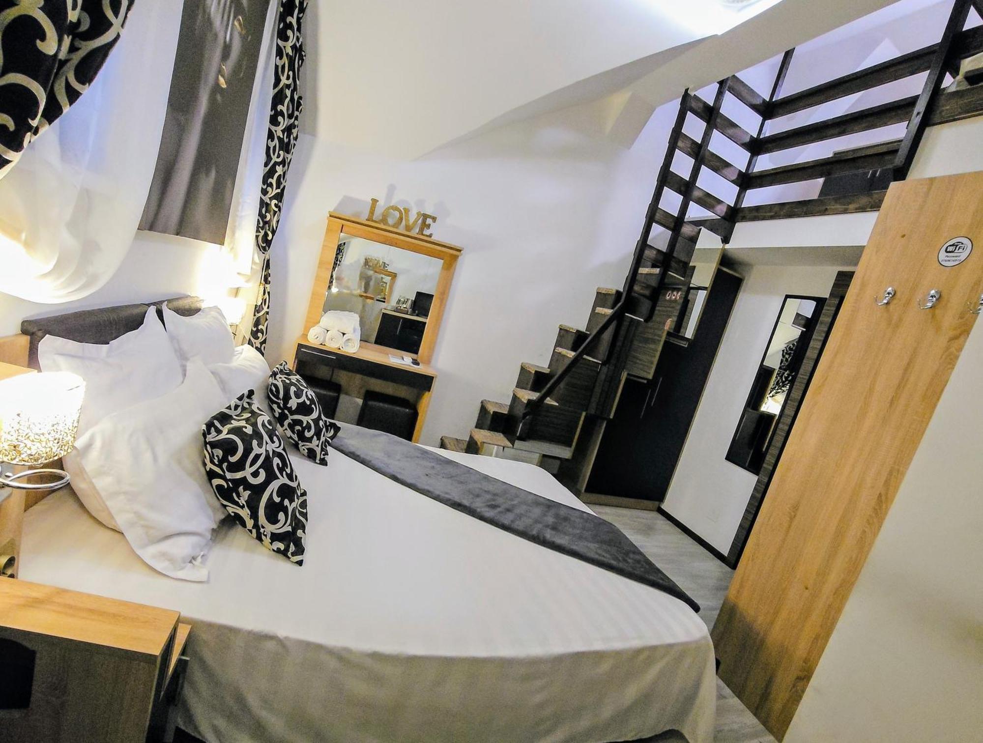 Theline Hotel Букурещ Екстериор снимка